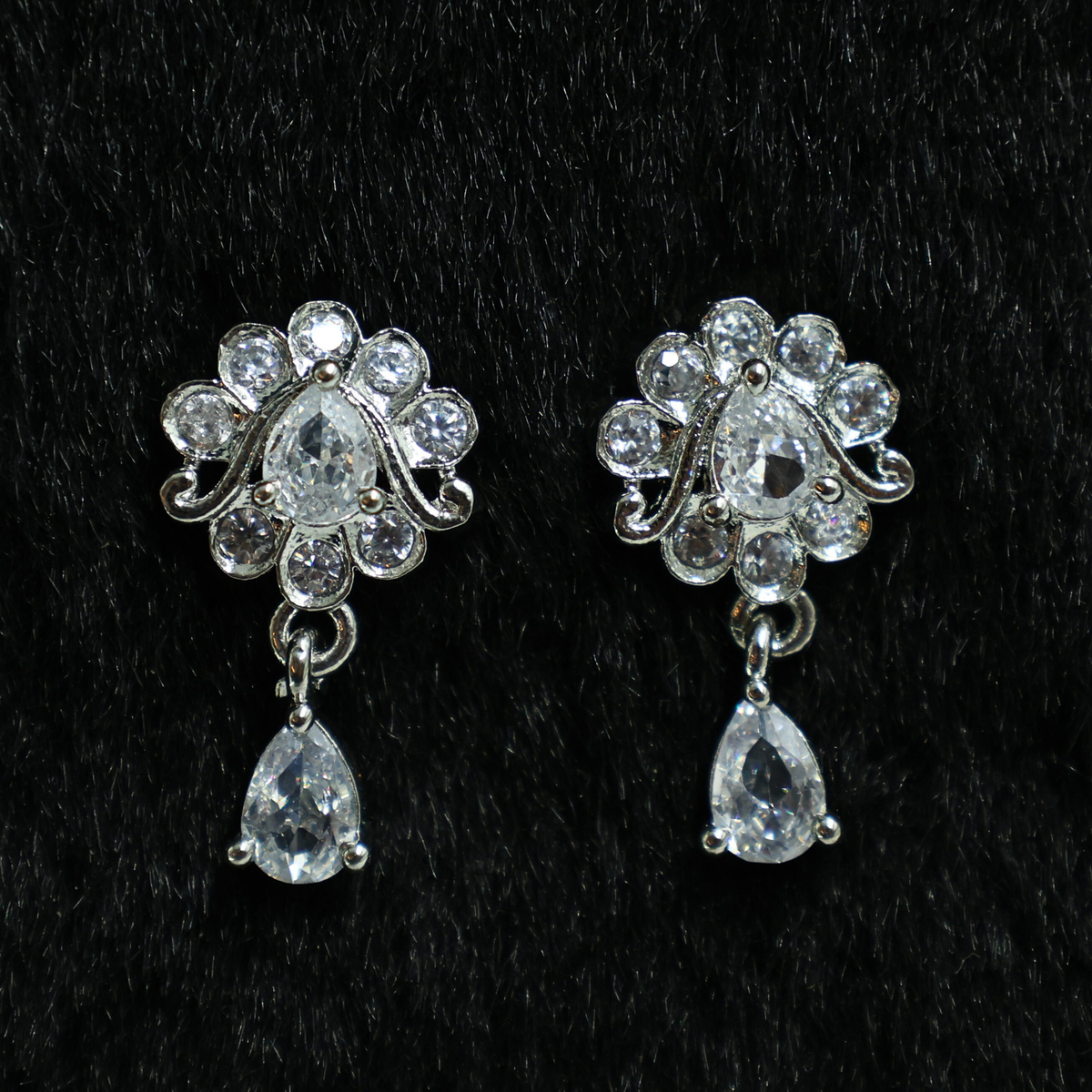 Twinkling Starflower Stud Earrings (B)