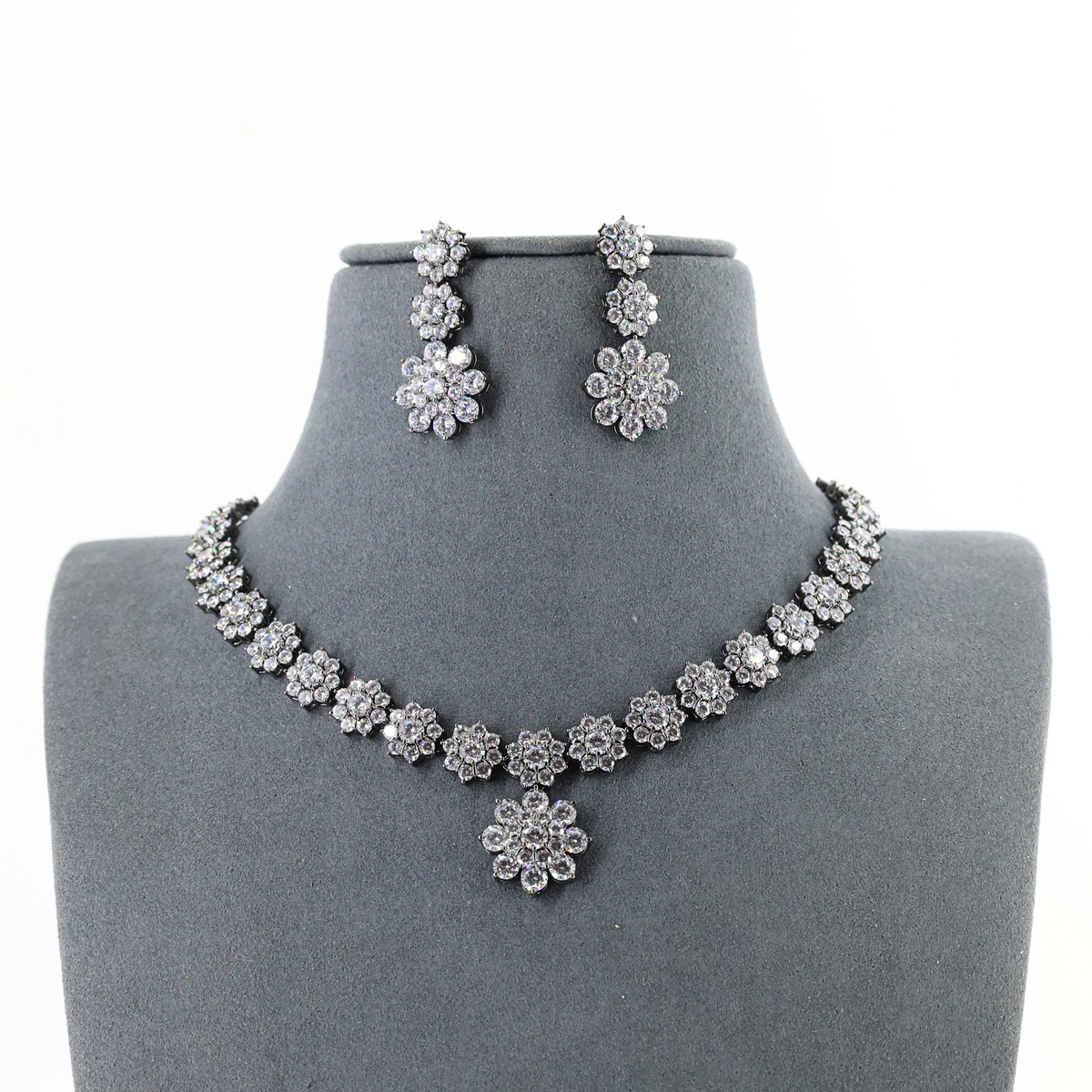 PETAL FLOWER NECKLACE