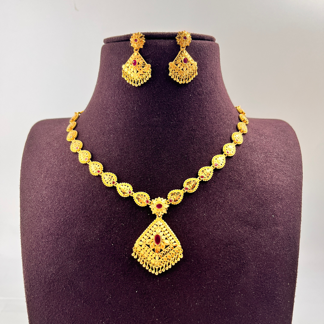 Regal Filigree Gold Necklace Set