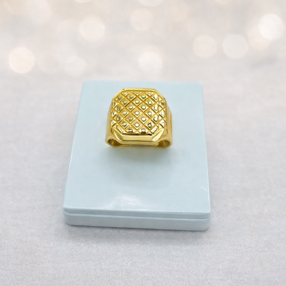 RoyalEdge Gold Ring